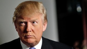 Donald Trump sube en las encuestas pese a controversia