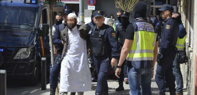 Arrestan en España a presunto reclutador de combatientes del Estado Islámico