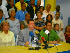 MUD Caracas presentó candidatura de Roberto Enríquez