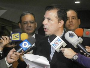 Roberto Enríquez denuncia que gobierno infiltró a Copei