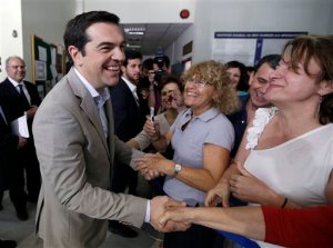 Tsipras mantiene popularidad pese a la crisis griega