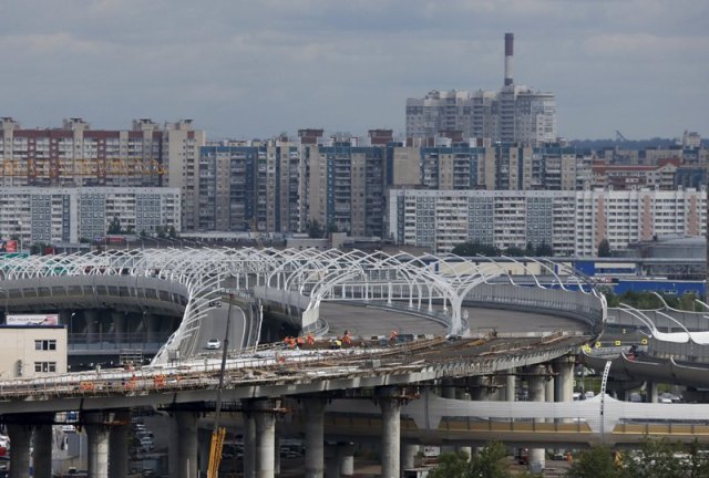 Foto: Una vista general de una carretera en construcción de la Diametro de alta velocidad occidental en San Petersburgo, Rusia, 20 de julio de 2015. San Petersburgo es una de las ciudades rusas que serán sede de la Copa Mundial 2018 / REUTERS
