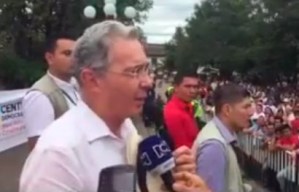 Uribe a Maduro: Tan grande y tan grueso y Venezuela tan mal (Video)