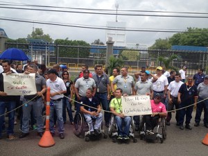 Trabajadores de Pfizer protestan ante posible paralización