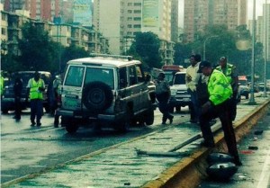 Accidente en la autopista Valle – Coche dejó dos heridos