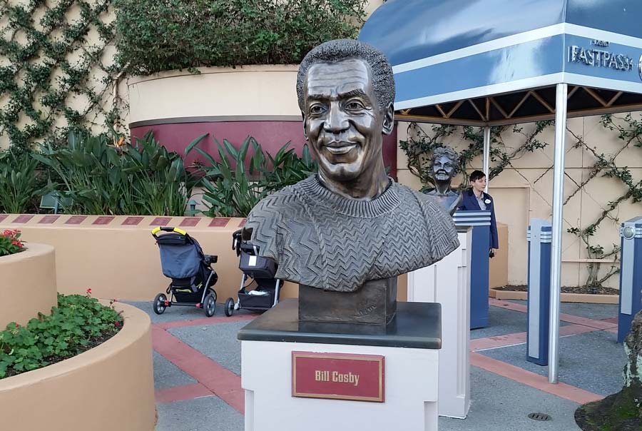 Disney retira el busto de Bill Cosby de la Plaza del Salón de la Fama