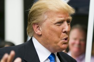 Donald Trump dice que es muy patriota pero arrugó cuando lo reclutaron para Vietnam