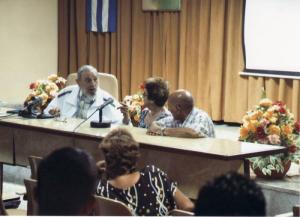 Fidel Castro reaparece en público para intervenir en un encuentro sobre quesos (Fotos y Video)