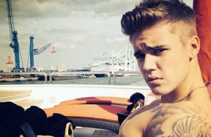 ¡Pillado! Capturan completamente desnudo a Justin Bieber en Bora Bora (Fotos)