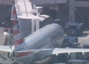 Revisan avión de American Airlines tras amenaza de bomba en aeropuerto de Miami