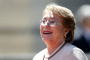 Congelan en Chile sueldos de Bachelet y altos cargos por freno de la economía
