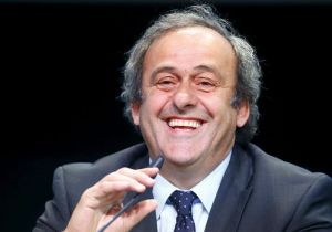Platini dice que recibió dinero por trabajo hecho con contrato para la Fifa