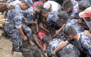 Al menos 30 muertos y 18 desaparecidos tras deslizamiento de tierra en Nepal