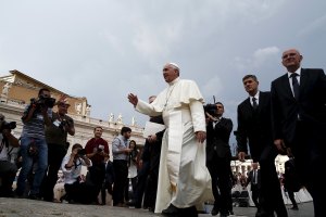 Papa Francisco: Los líderes de por vida, como existen en las dictaduras, no tienen cabida en la Iglesia