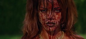 Rihanna desnuda y llena de sangre “rompe el Internet” (FOTOS EXPLICIT)
