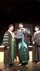 Oscar D’León recibió el título de Doctor Honoris Causa de la Upel