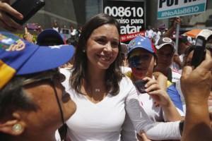 María Corina acudirá este lunes al CNE para inscribir su candidatura a las parlamentarias
