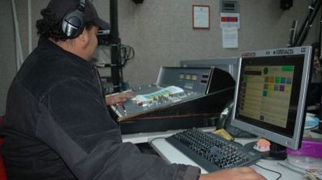 Más de 300 emisoras de radio esperan renovación de concesiones