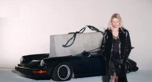 Idiotas destrozan un Porsche 911 clásico para vender ropa