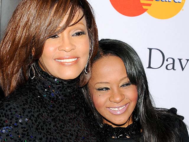 Hija de Whitney Houston descansa junto a su madre en Nueva Jersey