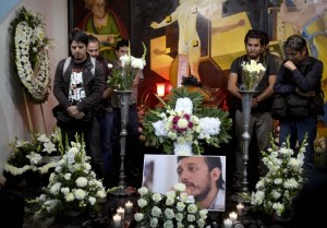 Detienen a expolicía por implicación en el asesinato de fotógrafo en México