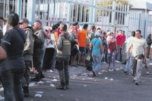 Presunto GNB estafó a ocho personas en cola de Abasto Bicentenario en Bolívar
