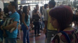 Negocios en el centro de Maracay bajan sus santamarías tras conato de saqueo (+ tuits)