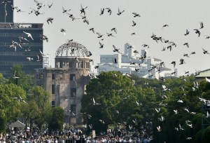 El mundo conmemora en Hiroshima los 70 años del primer bombardeo atómico