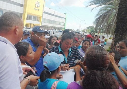 En Guayana exigen abastecimiento de un abasto expropiado por el Gobierno