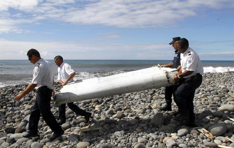 Malasia confirma hallazgo en La Reunión de más restos del avión desaparecido
