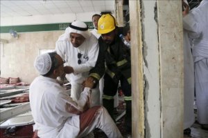 Al menos quince policías muertos dejó atentado en mezquita de Arabia Saudita