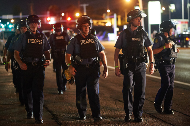 Rige el estado de emergencia en Ferguson tras manifestaciones