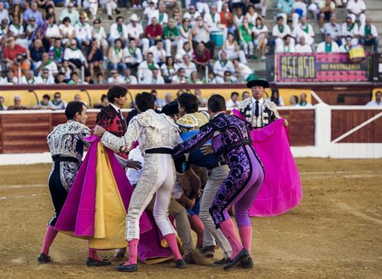 El torero español Rivera Ordóñez permanece estable tras recibir una cornada muy grave (Fotos)