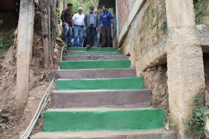 Vecinos de Petare y Caucagüita estrenan nuevas escaleras
