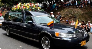 Carro fúnebre de Chávez estuvo en un desfile de autos clásicos en Colombia (Fotos)