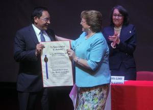 Michelle Bachelet recibió doctorado honoris causa en El Salvador