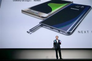 Samsung presentó estos teléfonos con pantallas más grandes (Fotos y Video)