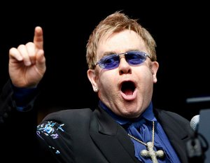 Elton John denuncia discriminación a homosexuales en Rusia y este Europa