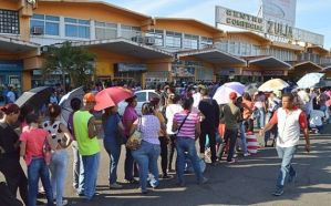 Con trueques, préstamos y recortes del menú se sortea el hambre y la escasez en Guayana