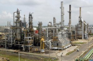 Producción petrolera de Colombia cae por debajo del millón de barriles diarios en julio