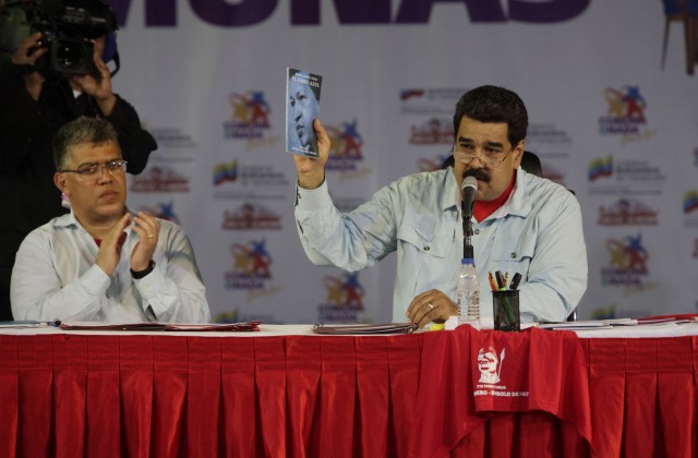 Maduro: Es necesario estar preparados para una revolución más radical