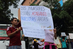 Vecinos de El Paraíso protestan por invasiones de habitantes de la Cota 905 (Fotos)