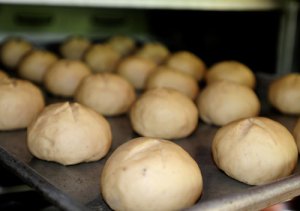 Precio de la harina de trigo afecta a panaderos y reposteros artesanales