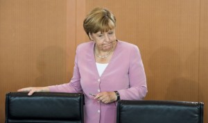 Merkel duda acerca del éxito del tercer rescate a Grecia