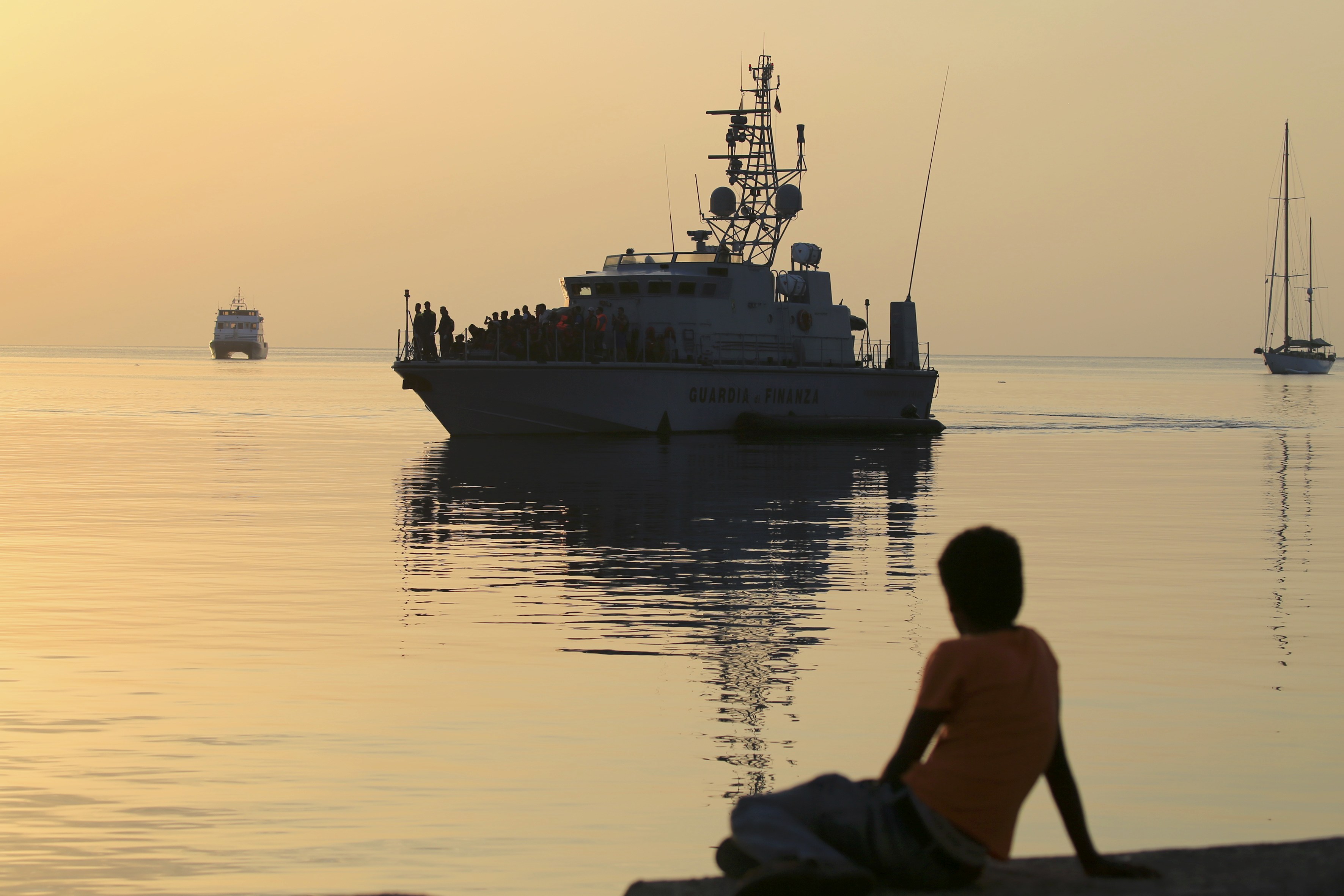 Sube número de inmigrantes muertos en la bodega de un barco en el Mediterráneo