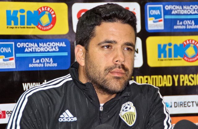 El entrenador venezolano Daniel Farías