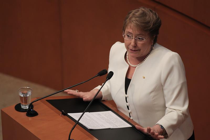 Bachelet admite deuda del Estado chileno con el pueblo indígena