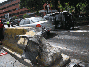 Tres heridos deja accidente automovilístico en la Prados del Este (FOTOS)