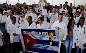 Médicos cubanos huyeron de Venezuela, quedaron varados en Colombia y finalmente llegaron a Miami