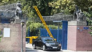 Reino Unido reabre su embajada en Teherán